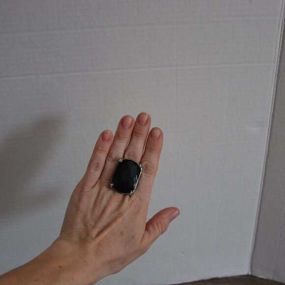 Black Glass Statement Ring - Picture 5 of 7